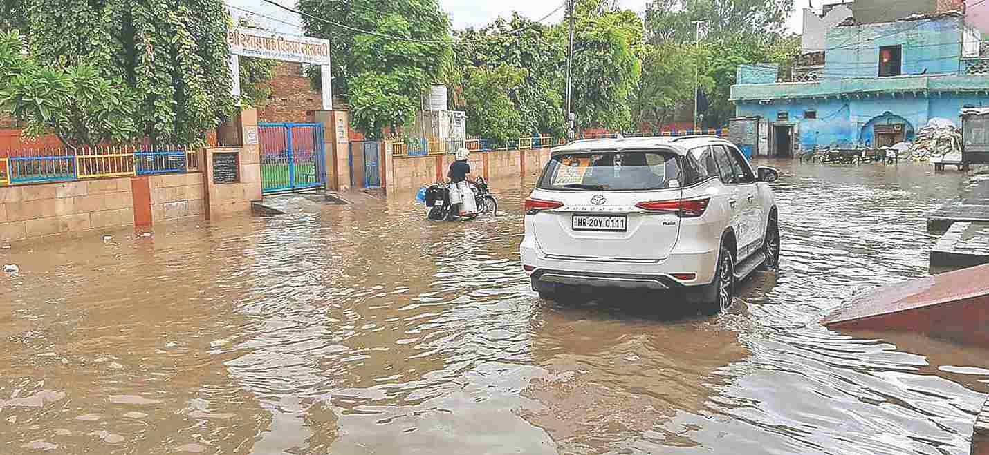 असम : कामेंग नदी में पानी की तेज धारा में वायुसेना कर्मी और उनका बेटा बह गए