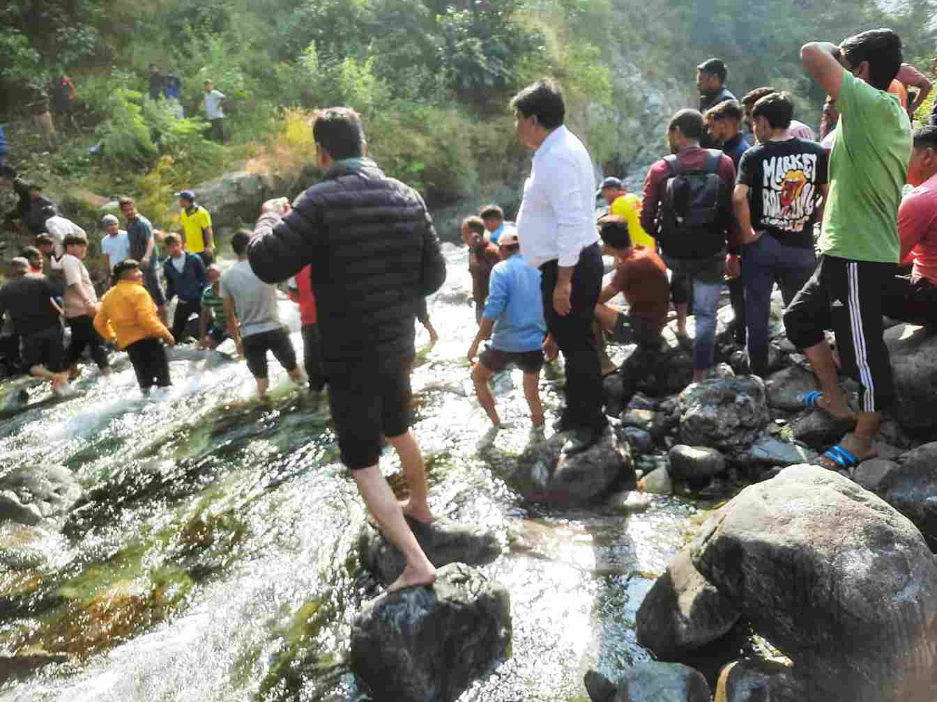 उत्तराखंड में बस खाई में गिरी, 36 यात्रियों की मौत