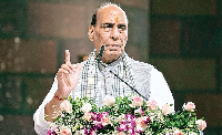 भारत विरोधी ताकतों के हाथों में 'खेलते' नजर आ रहे कांग्रेस और उसके सहयोगी : राजनाथ