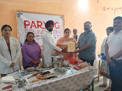 शास्त्री नगर में दंत जांच शिविर आयोजित, रोमिका वढेरा ने दिन में दो बार ब्रश करने की दी सलाह