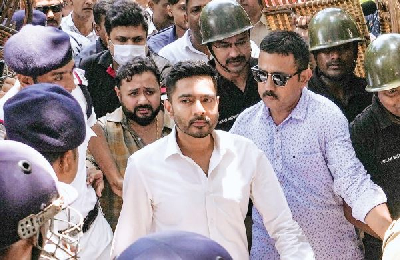 उच्चतम न्यायालय ने जमीन बिक्री मामले में अभिषेक बनर्जी के निजी सहायक की अग्रिम जमानत याचिका खारिज की